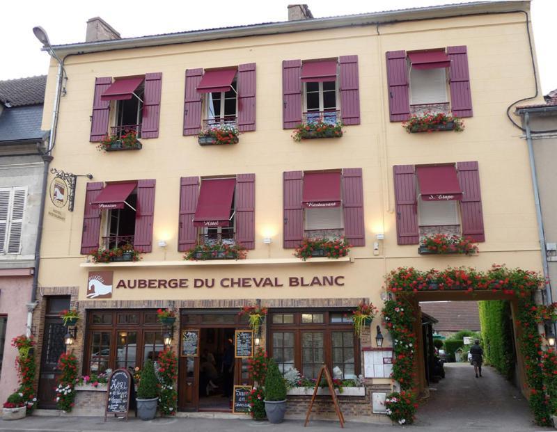 Auberge Du Cheval Blanc Avallon Exterior photo